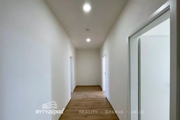 Pronájem nově zrekonstruovaného bytu 2+kk, 58 m2, Plzeň-Jižní Předměstí