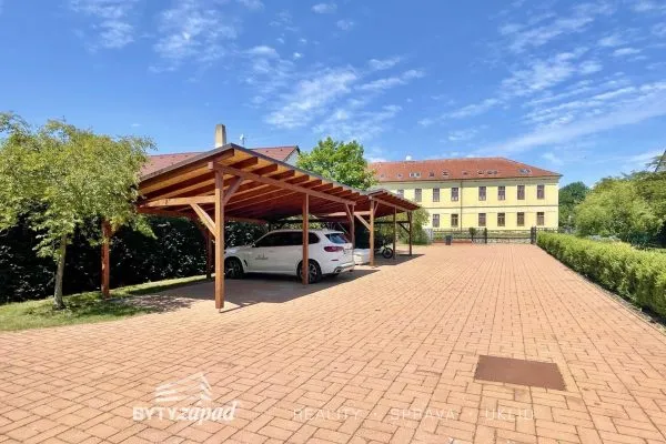 Pronájem Kancelářských prostor velikosti 205 m2 v Mýtě poblíž dálnice na Plzeň a Prahu