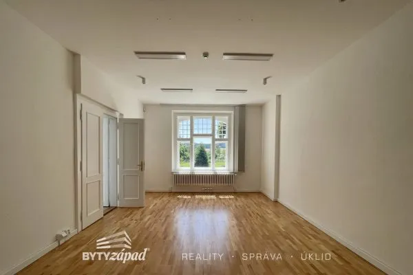 Pronájem Kancelářských prostor velikosti 205 m2 v Mýtě poblíž dálnice na Plzeň a Prahu