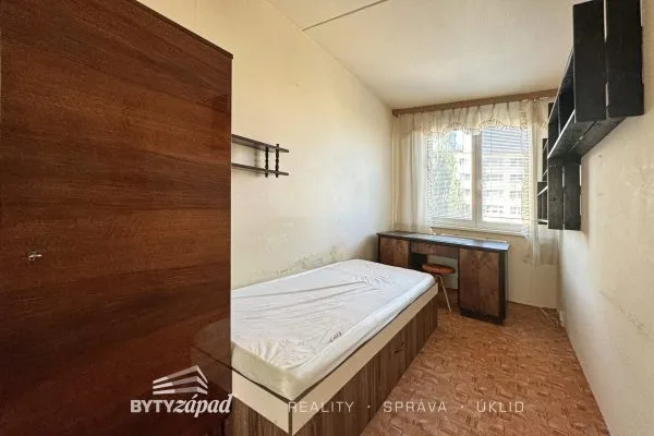 Nabízíme pronájem plně vybaveného bytu 4+1, 83 m2 v Sokolovské ulici v Plzni