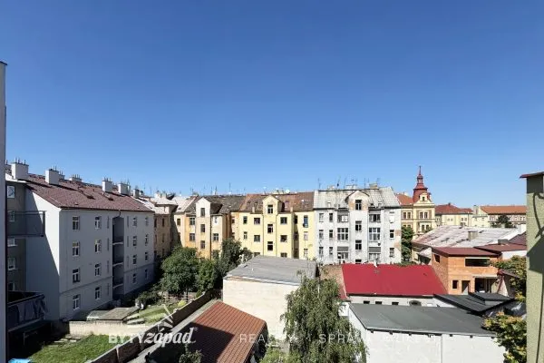 Pronájem mezonetového bytu 5+kk se dvěma balkony, 120m2 - Plzeň - Jižní Předměstí