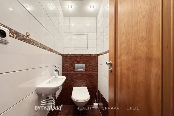 Pronájem mezonetového bytu 5+kk se dvěma balkony, 120m2 - Plzeň - Jižní Předměstí