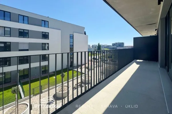 Pronájem slunného bytu 3+kk, 82 m2 v novostavbě bytového domu v ulici Měděná, vč. dvou parkovacích míst