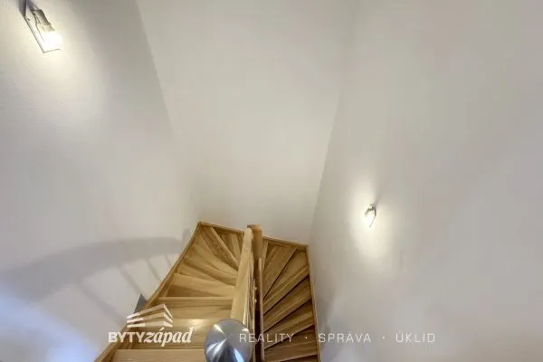 Pronájem mezonetového bytu 5+kk se dvěma balkony, 120m2 - Plzeň - Jižní Předměstí