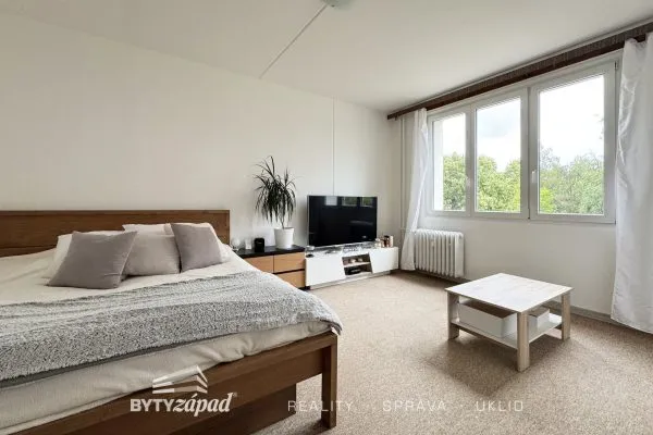 Pronájem bytu 2+kk, 36 m² v bytovém domě v ulici Skupova v Plzni - Jižním Předměstí