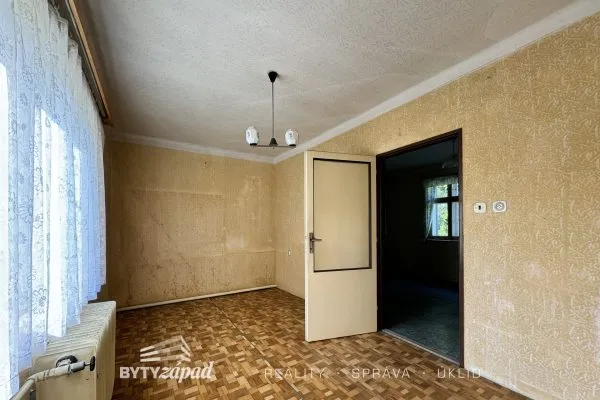 Dům s pozemkem, Chválenice