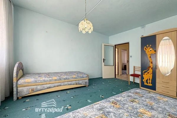 Nabízíme pronájem plně vybaveného bytu 4+1, 83 m2 v Sokolovské ulici v Plzni