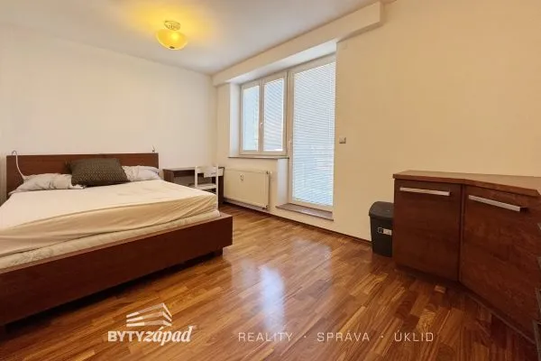 Pronájem mezonetového bytu 5+kk se dvěma balkony, 120m2 - Plzeň - Jižní Předměstí