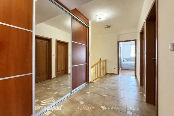 Pronájem mezonetového bytu 5+kk se dvěma balkony, 120m2 - Plzeň - Jižní Předměstí
