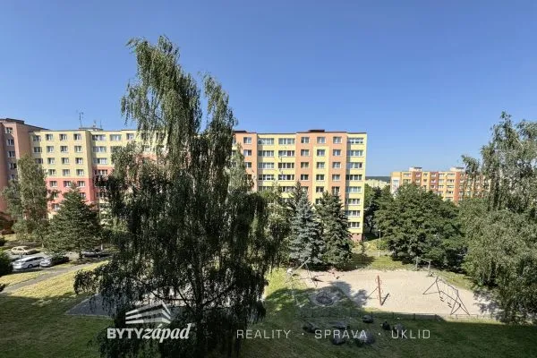Nabízíme pronájem plně vybaveného bytu 4+1, 83 m2 v Sokolovské ulici v Plzni