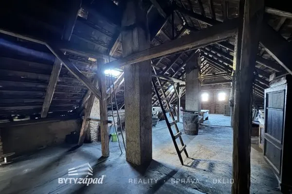 Dům s pozemkem, Chválenice