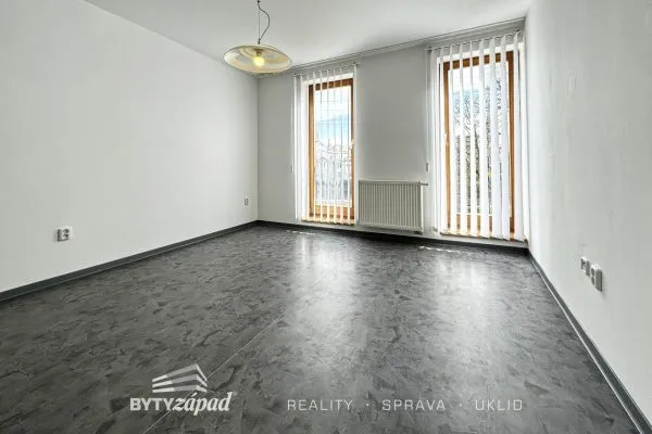 Pronájem slunného bytu 3+kk, 49 m2 v centru Plzně