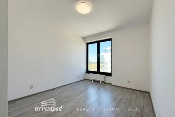 Pronájem slunného bytu 3+kk, 82 m2 v novostavbě bytového domu v ulici Měděná, vč. dvou parkovacích míst