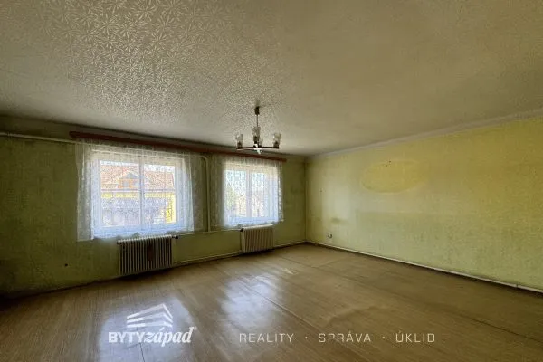 Dům s pozemkem, Chválenice
