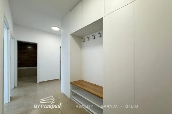 Pronájem slunného bytu 3+kk, 82 m2 v novostavbě bytového domu v ulici Měděná, vč. dvou parkovacích míst