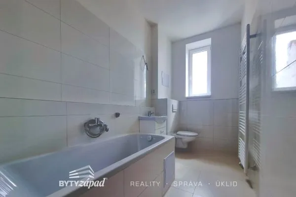 Pronájem nově zrekonstruovaného bytu 1+kk, 45 m2, Plzeň-Jižní Předměstí