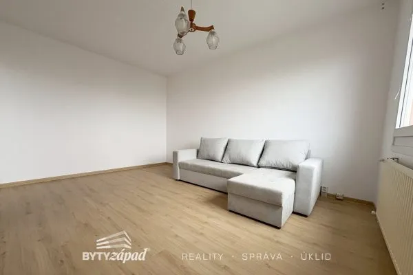 Pronájem bytu 1+1 35 m², Plzeň - Bolevec