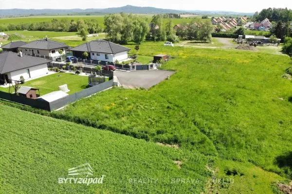 Prodej nadstandardního rodinného domu 149 m2, pozemek 830 m2 v obci Osek u Rokycan