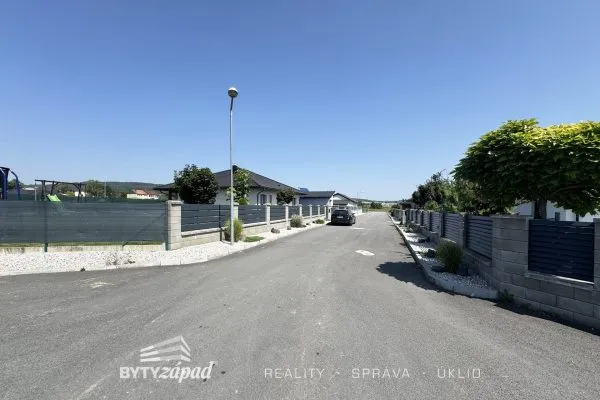 Prodej nadstandardního rodinného domu 149 m2, pozemek 830 m2 v obci Osek u Rokycan